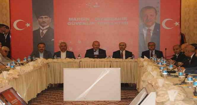 İçişleri Bakanı Soylu, Mardin ve Diyarbakır ‘İl Güvenlik Toplantısı’na katıldı