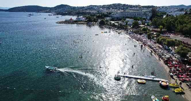 Sahiller yabancı turistlere kaldı