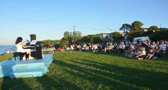 Çocuklardan piyano resitali