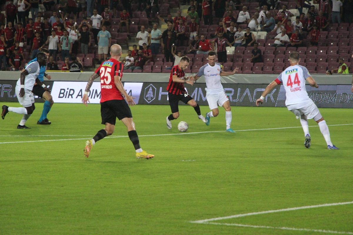 Gaziantep FK, galibiyeti uzatmada kaçırdı!