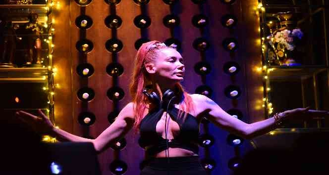 Bursa’da müziğin ritmini kadın djaneler belirledi