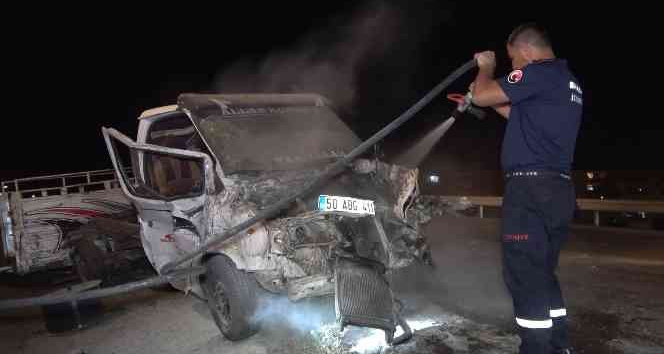 Kırıkkale’de feci kaza, kamyonet ikiye bölündü: 3 yaralı