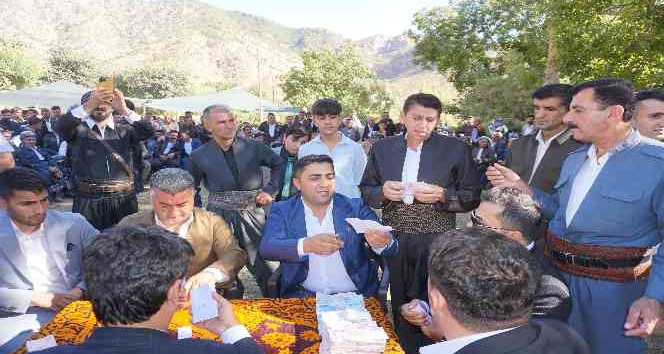 Şırnak’ta görkemli düğünün şanslısı gelin ve damat oldu: 1 kilo altın ve 500 bin lira takıldı