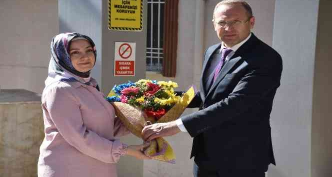 Şırnak’a yeni atanan öğretmenler çiçekle karşılandı
