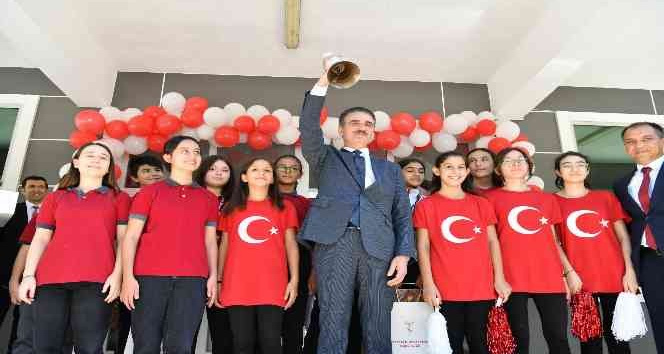 Isparta’da ilk ders zili çaldı