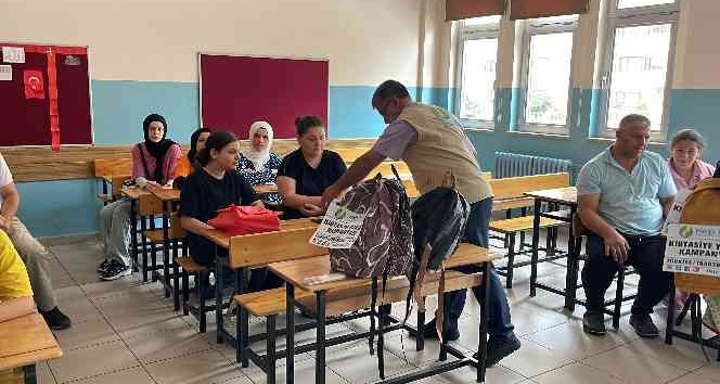 Türk gurbetçilerden dezavantajlı öğrencilere kırtasiye desteği
