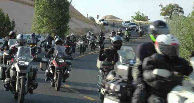 Kapadokya’yı motorlarıyla gezdiler