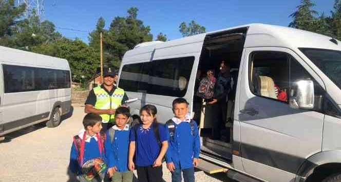 Jandarma ekiplerinden okul servis araçlarına yönelik denetim