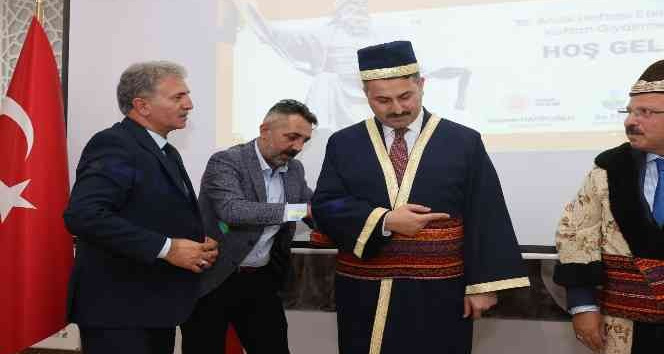 Başkan Eroğlu, kaftan giydi