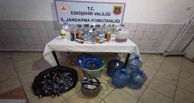 Kaçak içki üreten ve satan 5 kişi yakalandı