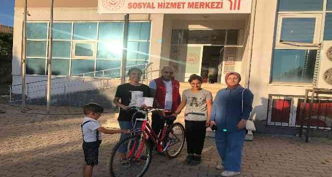 Sosyal Hizmet Merkezi, başarılı öğrencileri ödüllendiriyor