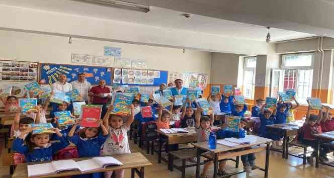 Siirt Belediyesi’nden, 2 bin 500 öğrenciye eğitim seti hediyesi