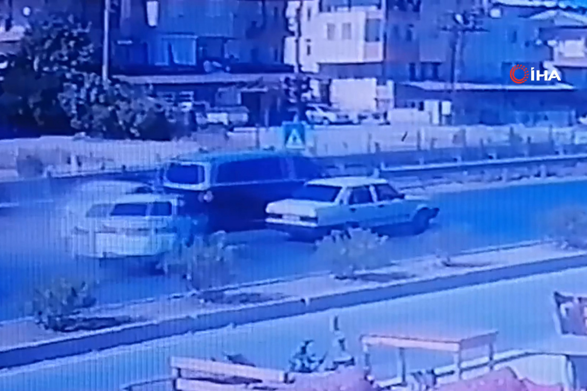 Alkollü sürücü kırmızı ışıkta bekleyen araçların arasına daldı!