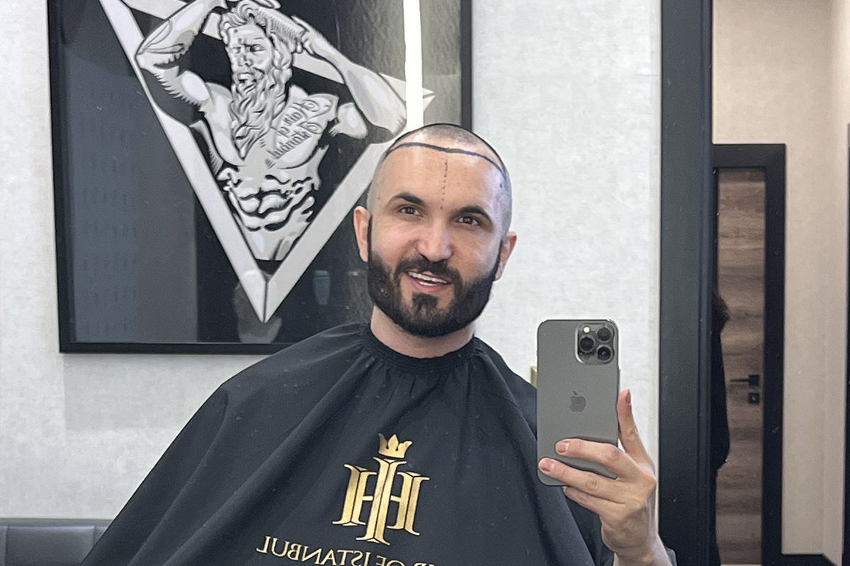 Ünlü kuaför İstanbul’da saç ektirdi