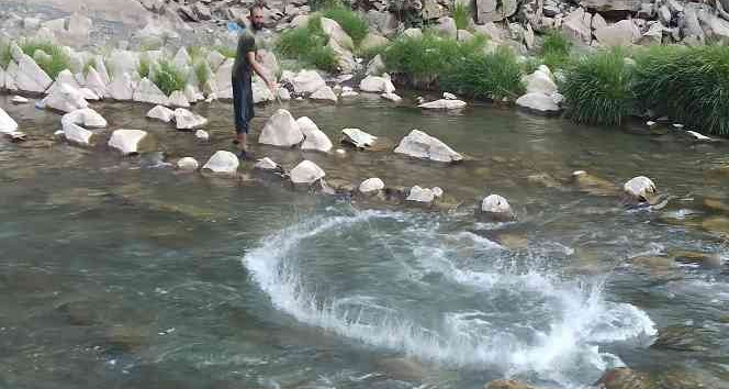 Balık tutkunlarının hafta sonu durağı Habur Çayı oldu