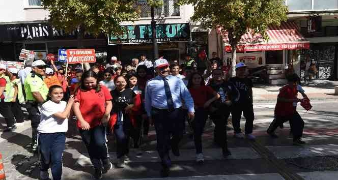 Uşak’ta  “Önce Yaya Uygulaması” farkındalık etkinliği düzenlendi