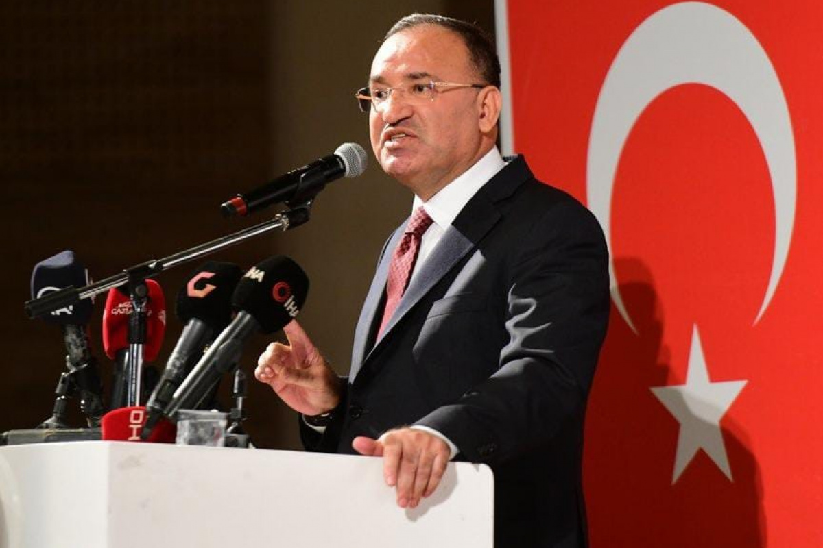 Adalet Bakanı Bekir Bozdağ: &#039;Kılıçdaroğlu köstebek bürokratlarıyla kapkaç siyaseti yapıyor&#039;