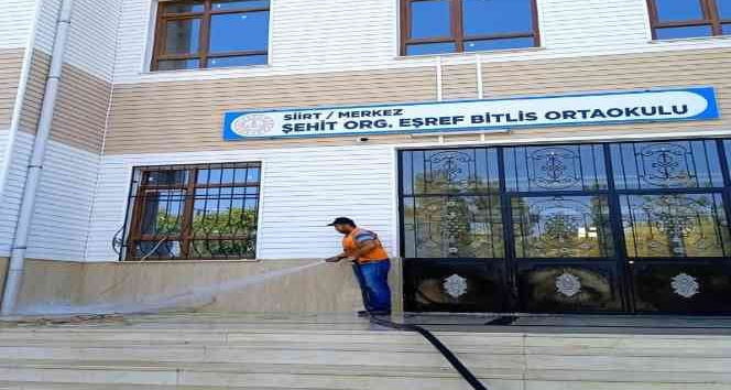 Siirt Belediyesi, okullarda temizlik çalışmalarına devam ediyor