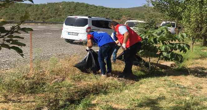 Solhan’da gönüllü gençler çevre temizliği yaptı