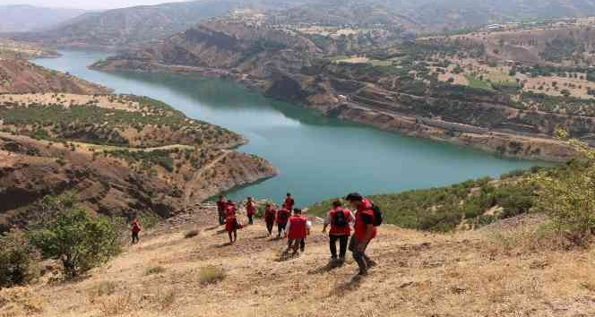Bingöl’e gelen gençlik gönüllüleri, tarihi yerleri gezip çocuklarla vakit geçirdi