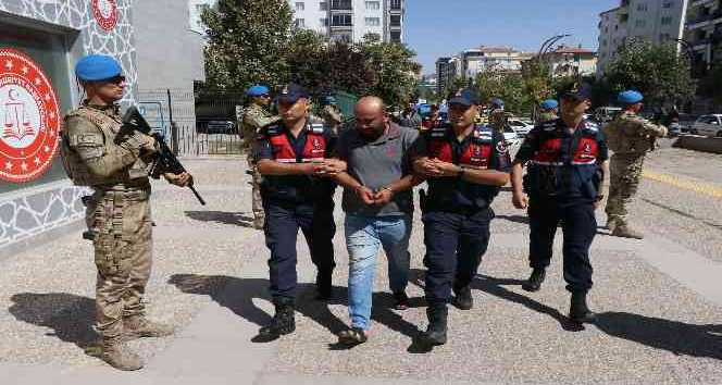 Cinayet şüphelileri komandolar eşliğinde adliyeye sevk edildi