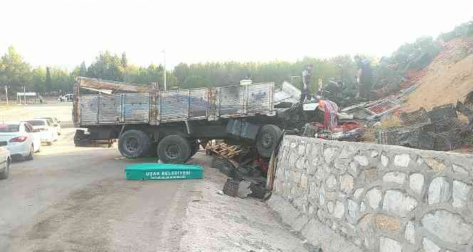 Uşak’ta kamyon duvara çarptı: 1 ölü