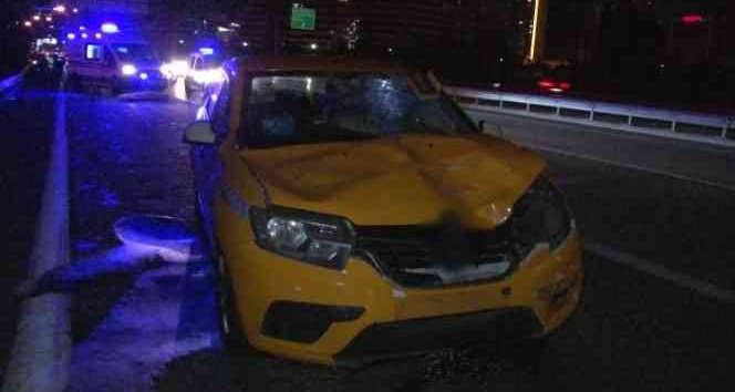 Ataşehir’de otobanda ticari taksinin çarptığı yaya öldü