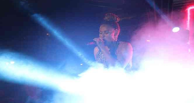 Alman şarkıcı Oceana Alanya’da sahne aldı