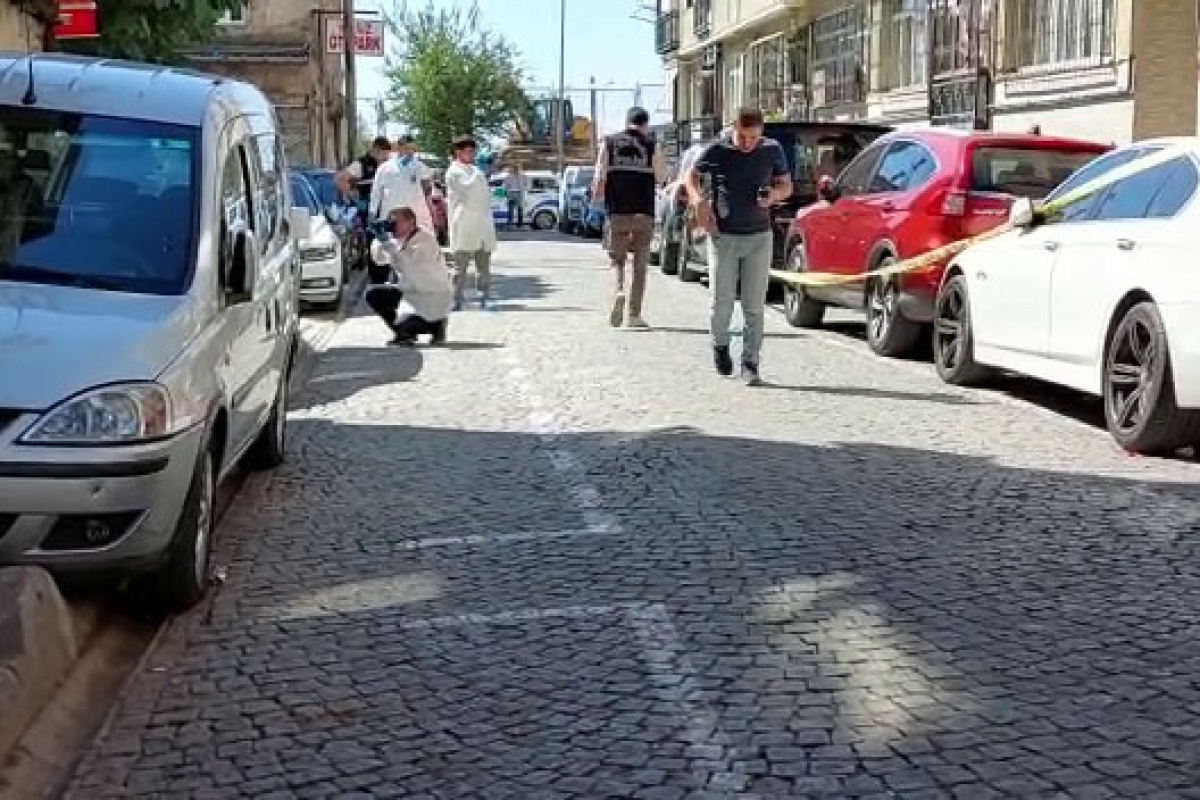 Fatih’te polise silahlı saldırı: 2 polis yaralandı
