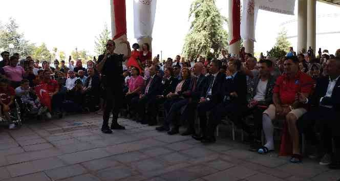 Haluk Levent’ten gazilere özel konser dinletisi