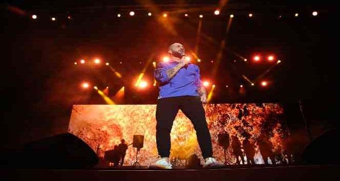 Troya Kültür Yolu Festivali’nde şarkıcı Berkay Çanakkalelilerle buluştu