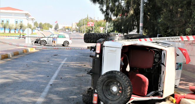 Otomobil ile çarpışan arazi cipi yan yattı, Ukraynalı kadın sürücü kazanın şokundan çıkamadı