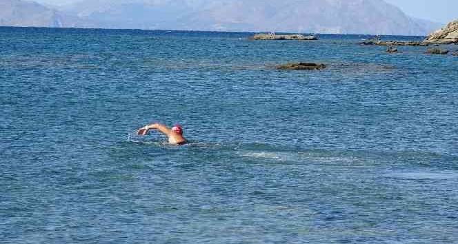8 saatte Gökçeada’ya yüzdü