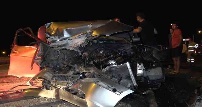 EDS direğine çarpan lüks otomobil hurdaya döndü, sürücü ağır yaralandı