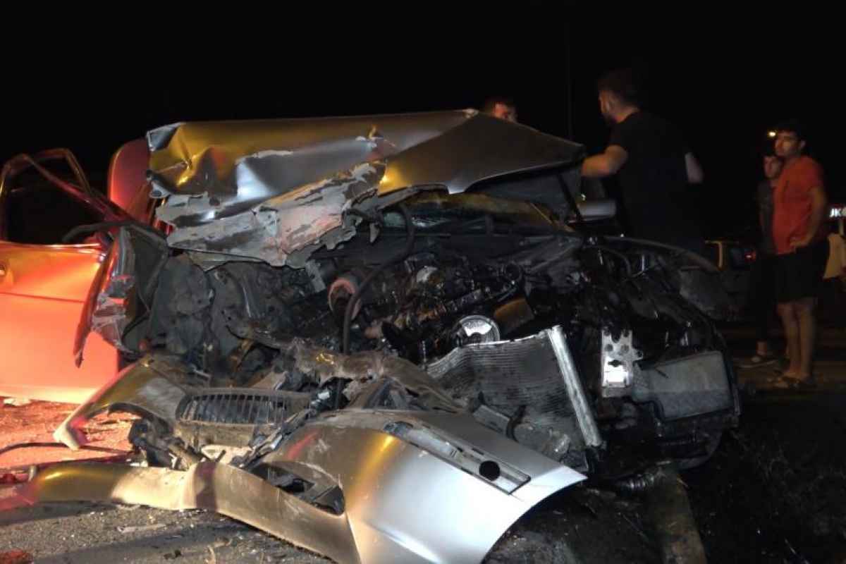 EDS direğine çarpan lüks otomobil hurdaya döndü, sürücü ağır yaralandı