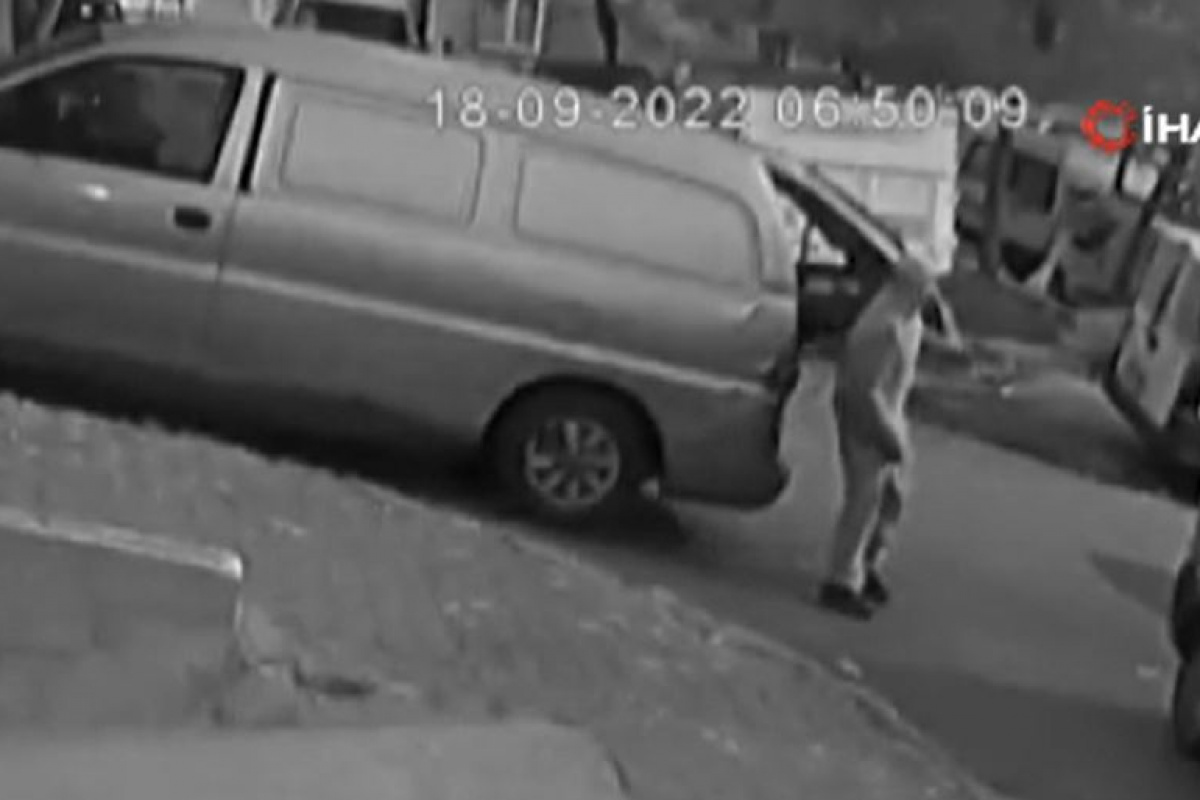 Sultangazi'de çekçek ile hırsızlık kamerada