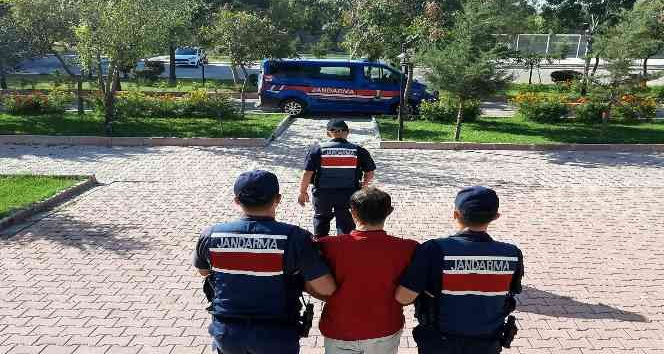 Aksaray’da 6 yıl hapis cezası olan uyuşturucu tacirini jandarma yakaladı