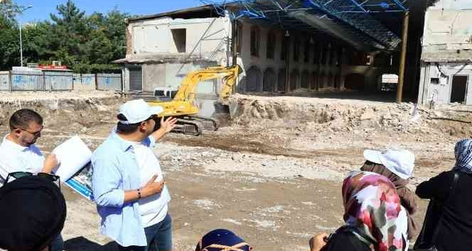 Başkan Çakın eski belediye binasının yerine yapılacak projeler hakkında bilgi verdi