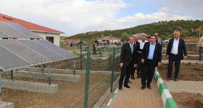 Bingöl  il protokolü Köy Yaşam Merkezi’ni inceledi