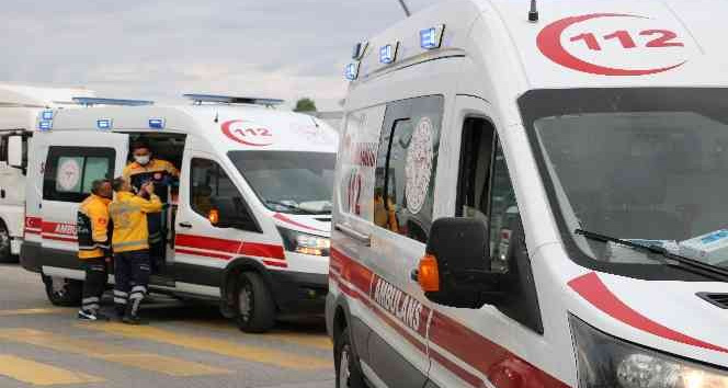 Edirne’de toplu ulaşım aracı otomobile çarptı: 2 yaralı