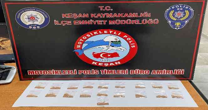 Şüphe üzerine durdurulan iki kişiden uyuşturucu çıktı