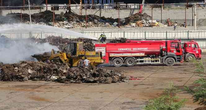 Geri dönüşüm tesisinde çıkan yangın 9 saat sonra kontrol altına alındı