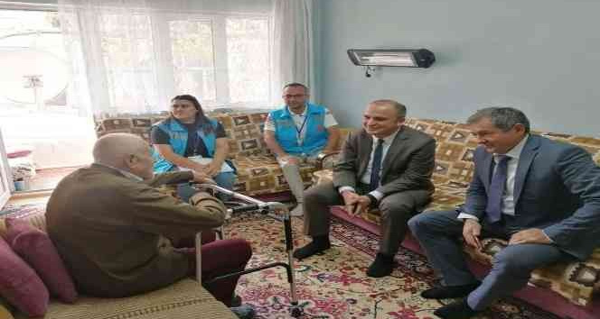 Sağlık Müdürü Akdağ, evde bakım hizmeti alan vatandaşları ziyaret etti