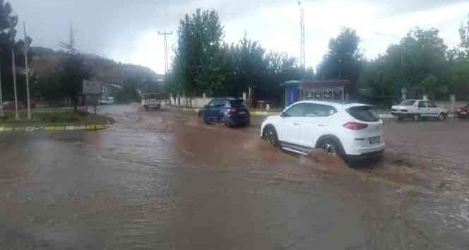 Tokat’ta sağanak ve dolu yağışı etkili oldu