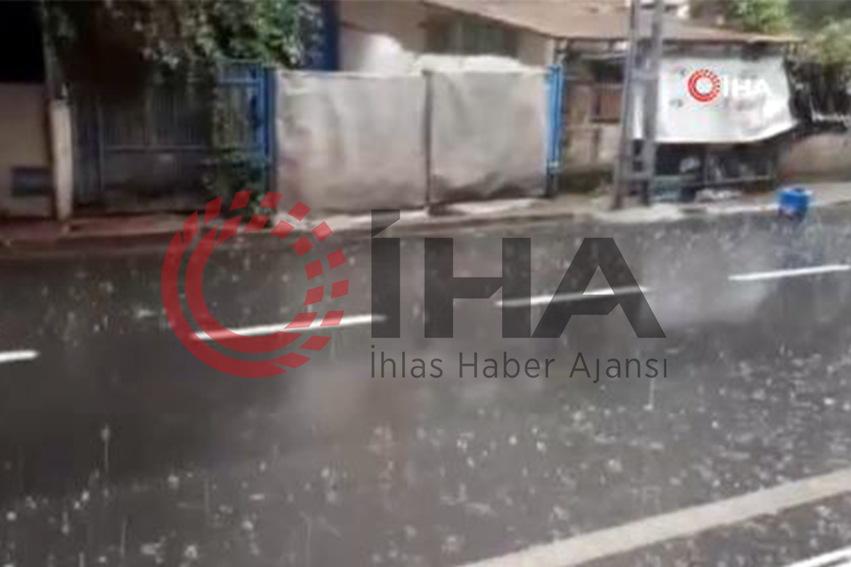 Küçükçekmece’de dolu ile karışık yağmur etkili oldu