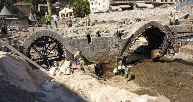 Bitlis’te dere üstündeki 8 köprü restore ediliyor