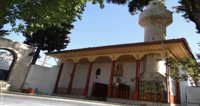 Muğla’nın Menteşe ilçesinde bulunan tarihi camii her yıl ziyaretçi akınına uğruyor