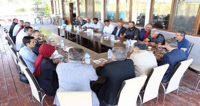 AK Parti Aksaray teşkilatı muhtarlarla bir araya geldi