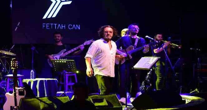 Fettah Can memleketi Bursa’da sahne aldı