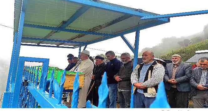 Cinayet kurbanı kız kardeşler toprağa verildi